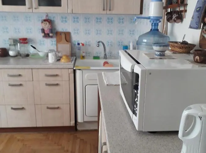 Apartmtnt Near Victori Squaue